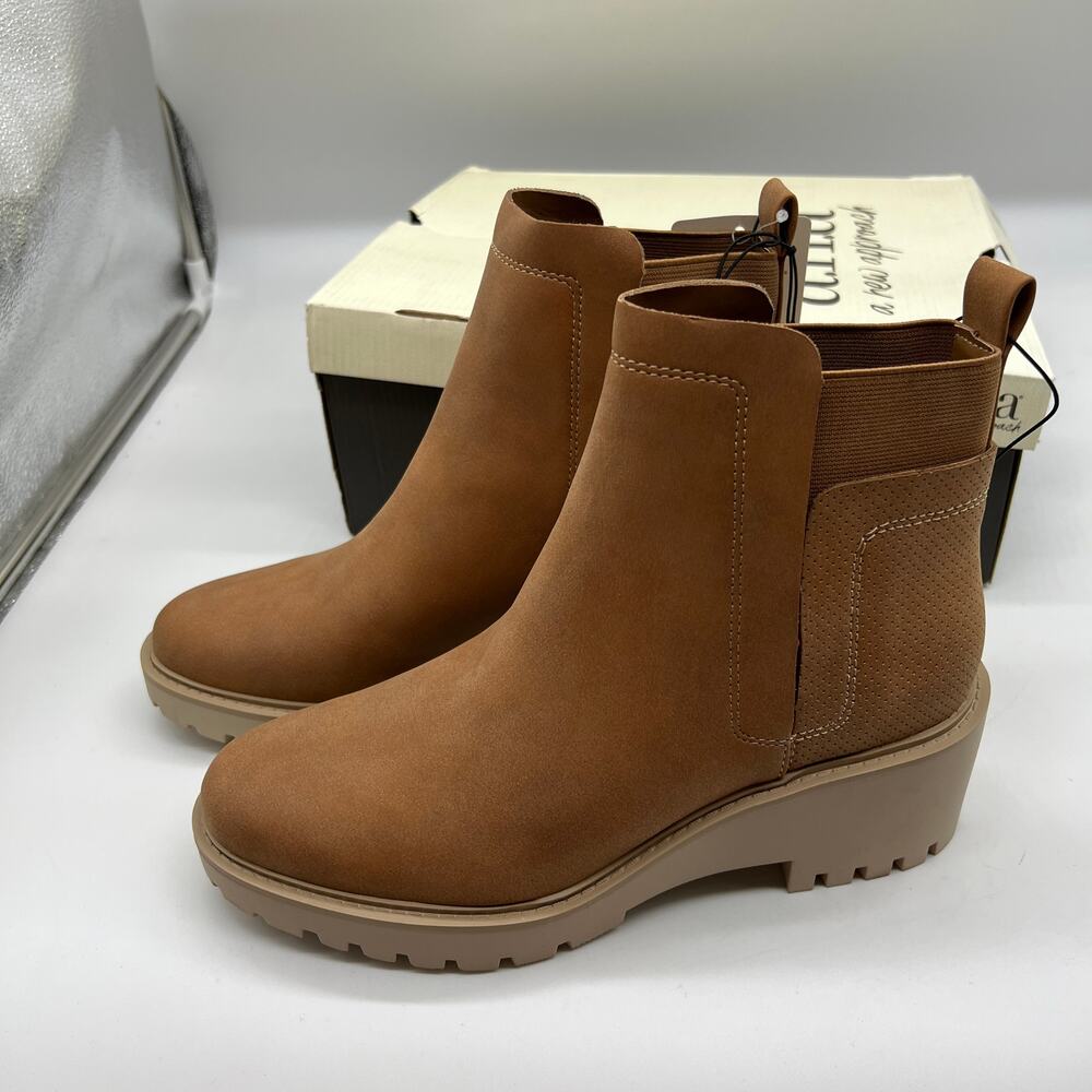 a.n.a Tan Women's Lug Sole Ankle Boots (w/memory foam) Size 9M